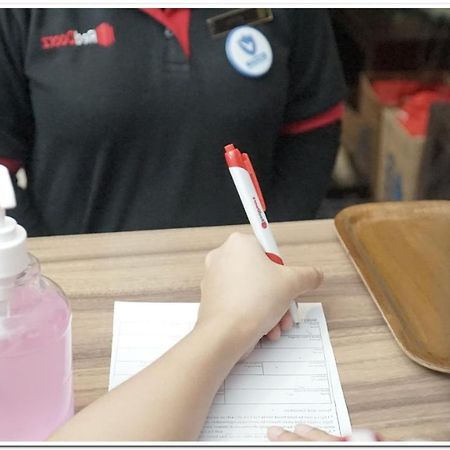 ג'קרטה Reddoorz Plus Near Dharmawangsa Square מראה חיצוני תמונה