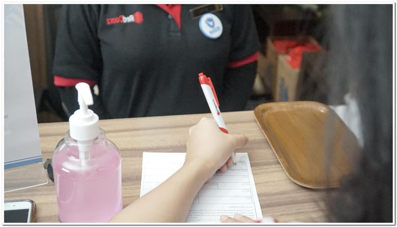ג'קרטה Reddoorz Plus Near Dharmawangsa Square מראה חיצוני תמונה