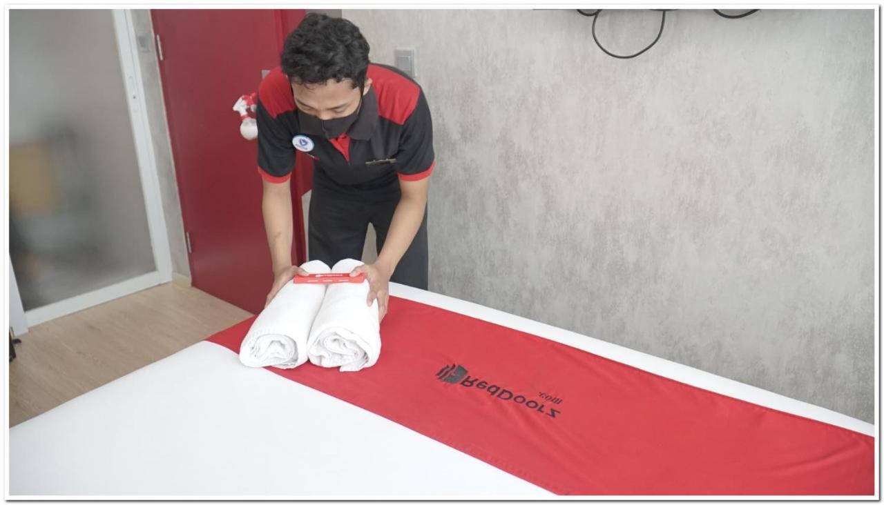 ג'קרטה Reddoorz Plus Near Dharmawangsa Square מראה חיצוני תמונה