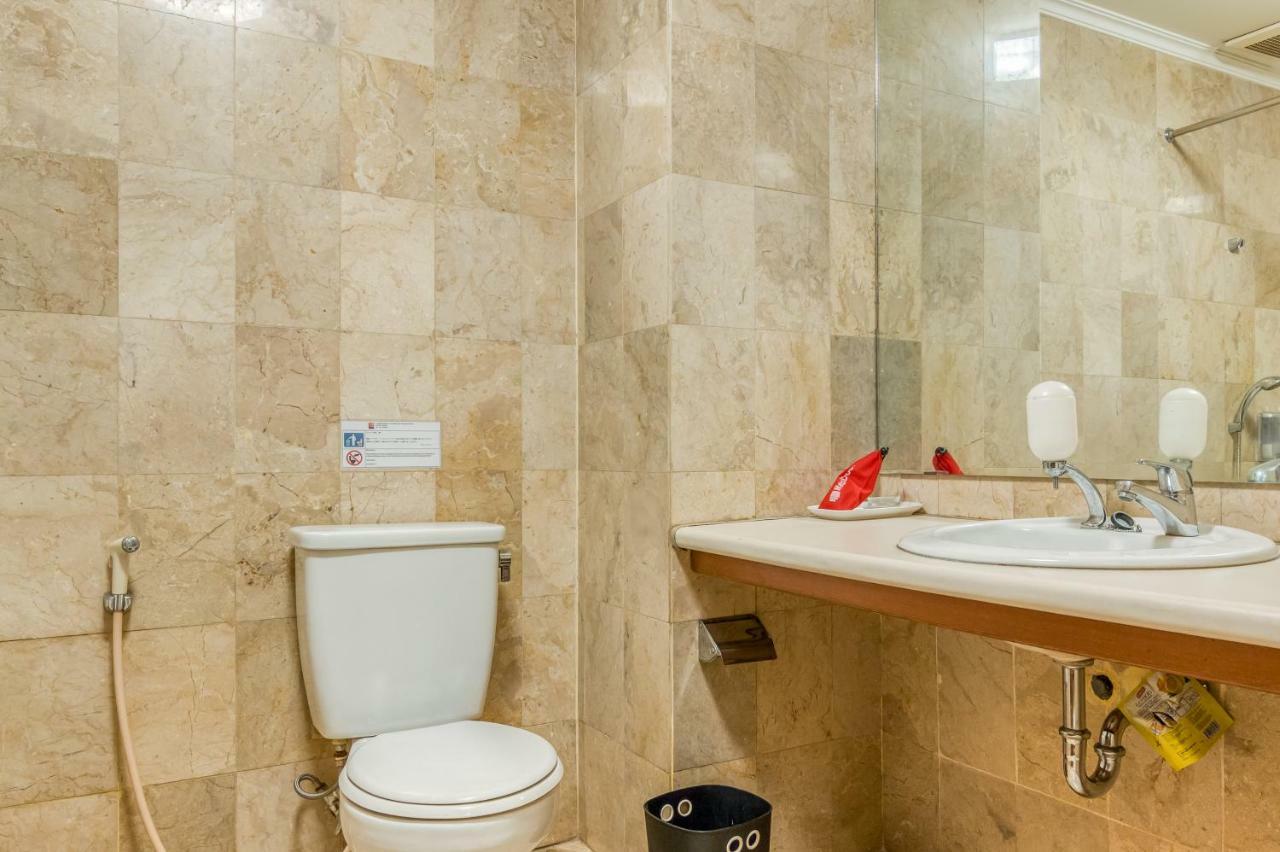 ג'קרטה Reddoorz Plus Near Dharmawangsa Square מראה חיצוני תמונה