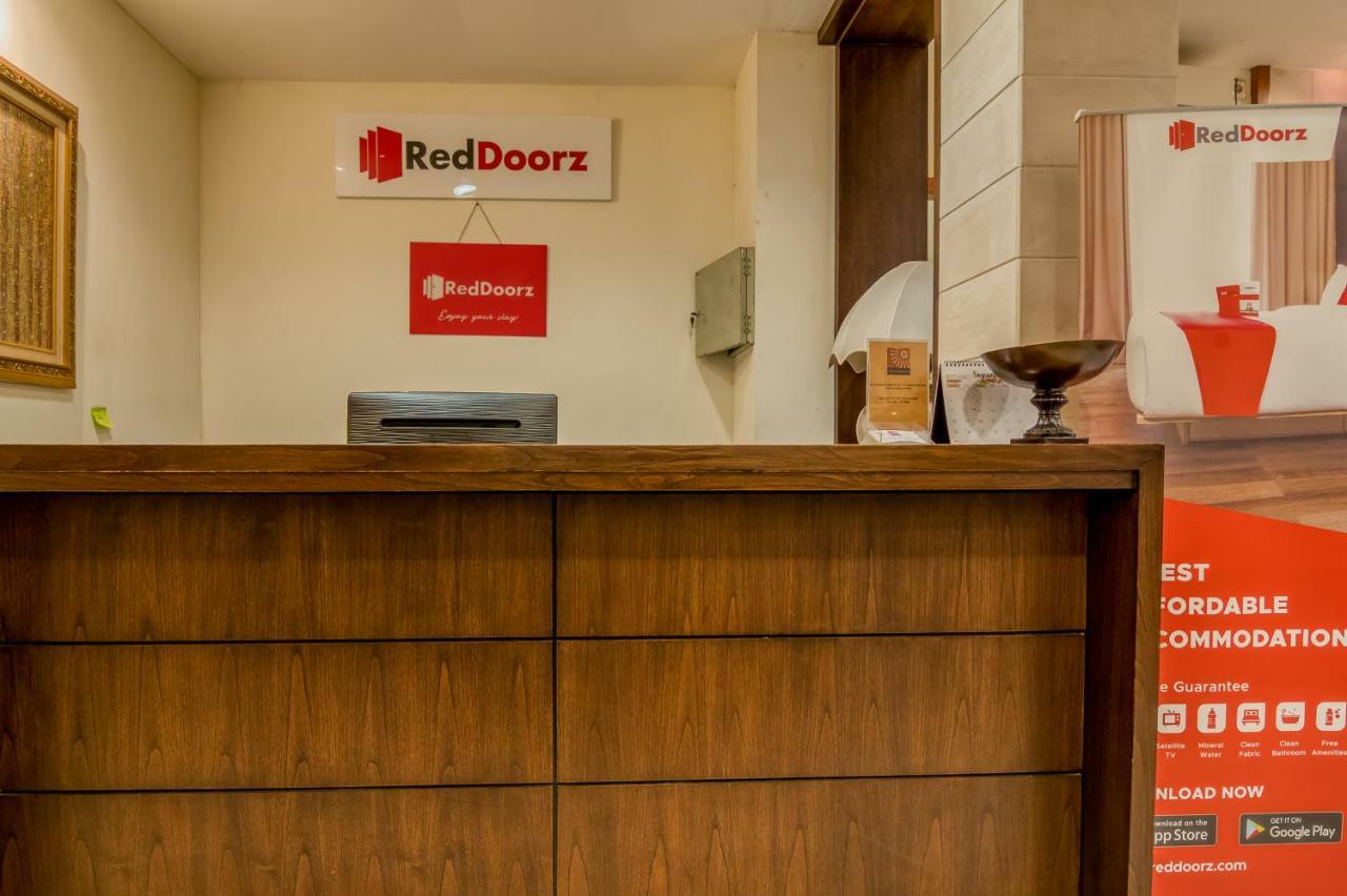 ג'קרטה Reddoorz Plus Near Dharmawangsa Square מראה חיצוני תמונה