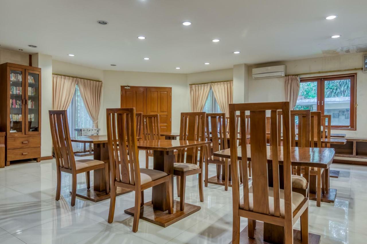 ג'קרטה Reddoorz Plus Near Dharmawangsa Square מראה חיצוני תמונה