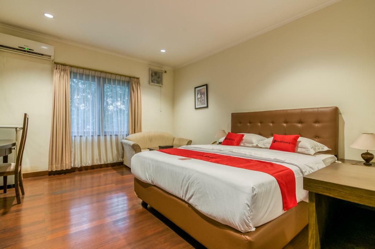 ג'קרטה Reddoorz Plus Near Dharmawangsa Square מראה חיצוני תמונה