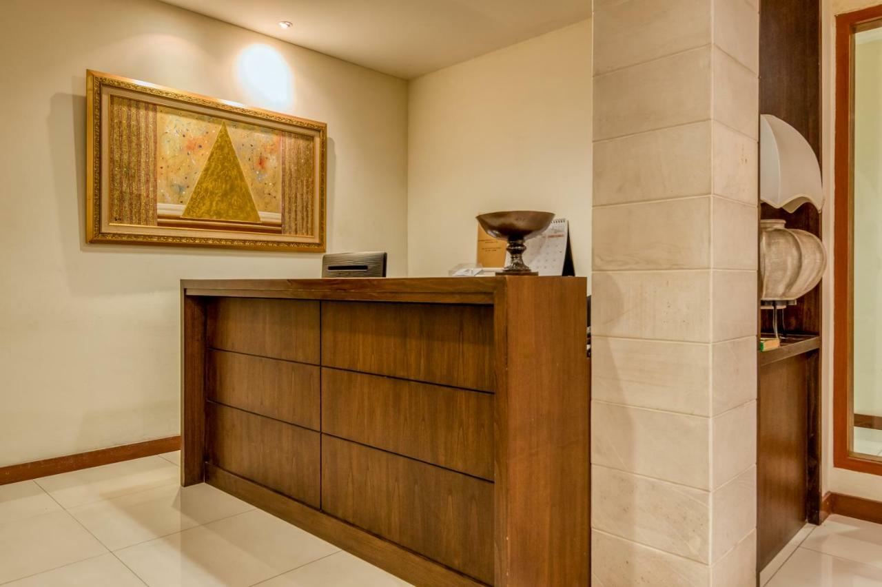 ג'קרטה Reddoorz Plus Near Dharmawangsa Square מראה חיצוני תמונה