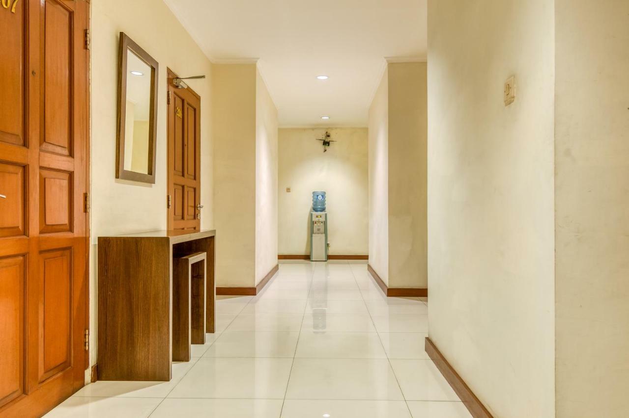 ג'קרטה Reddoorz Plus Near Dharmawangsa Square מראה חיצוני תמונה